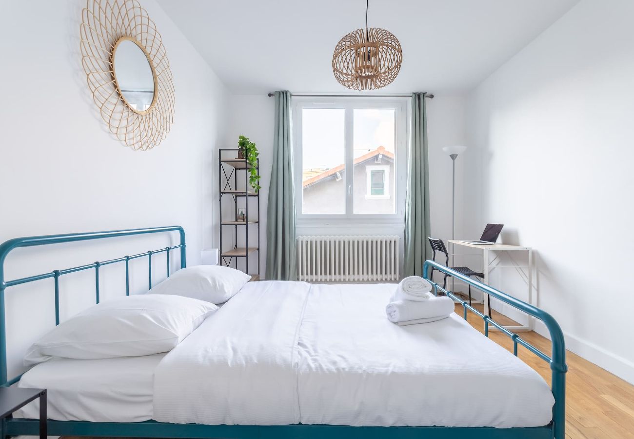 Appartement à Clermont-Ferrand - Bruyant 1er- Appt cosy au calme à 9min à pied du t