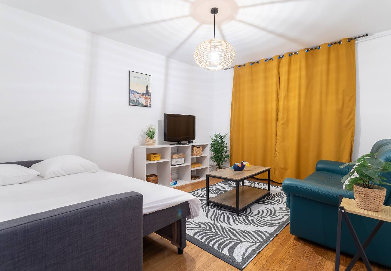 Appartement à Clermont-Ferrand - Bruyant 1er- Appt cosy au calme à 9min à pied du t