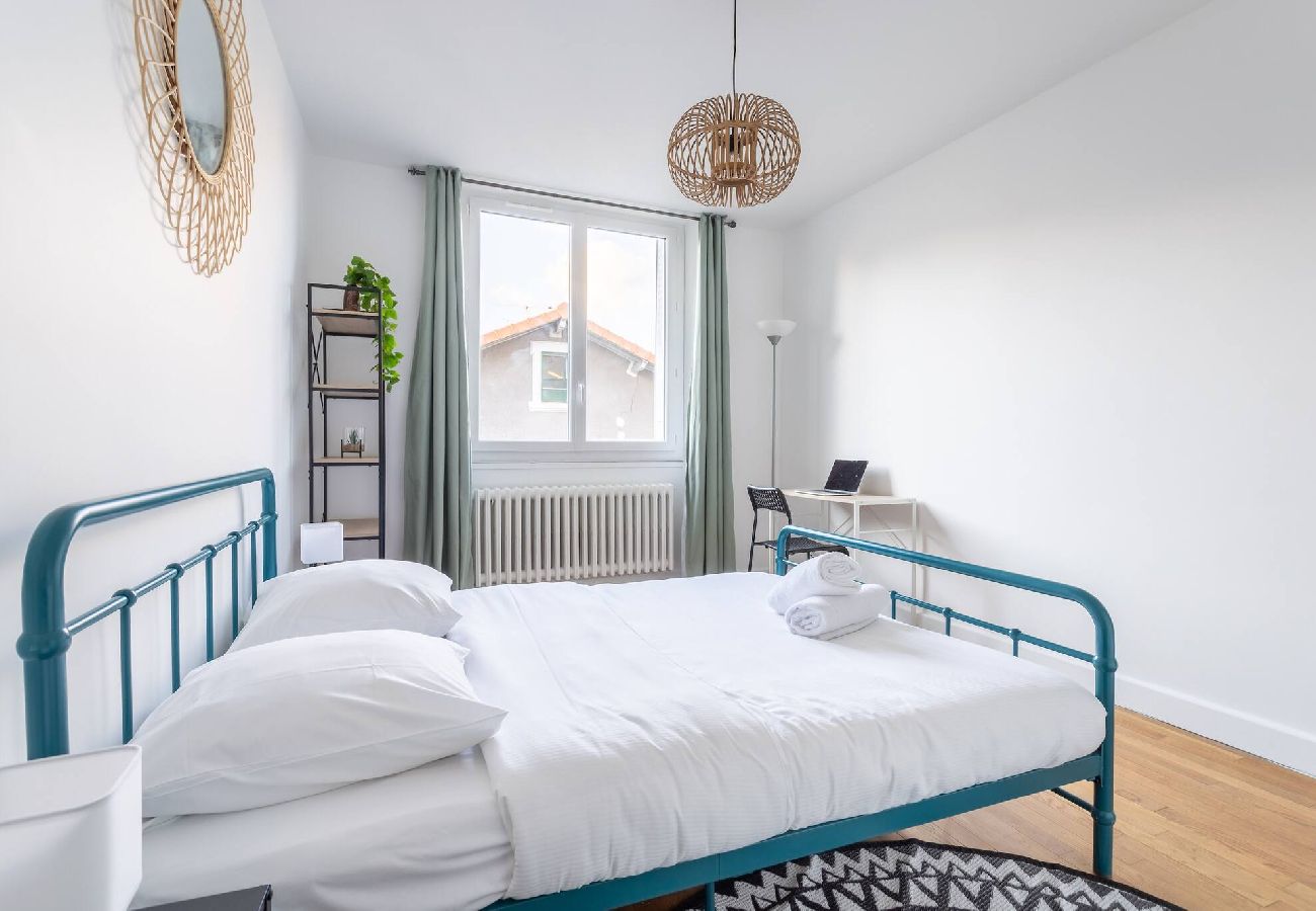 Appartement à Clermont-Ferrand - Bruyant 1er- Appt cosy au calme à 9min à pied du t