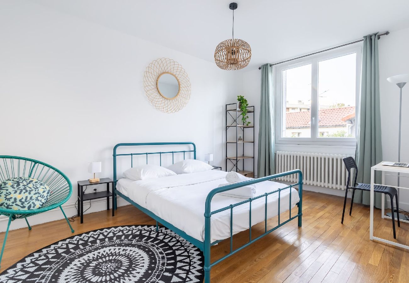 Appartement à Clermont-Ferrand - Bruyant 1er- Appt cosy au calme à 9min à pied du t