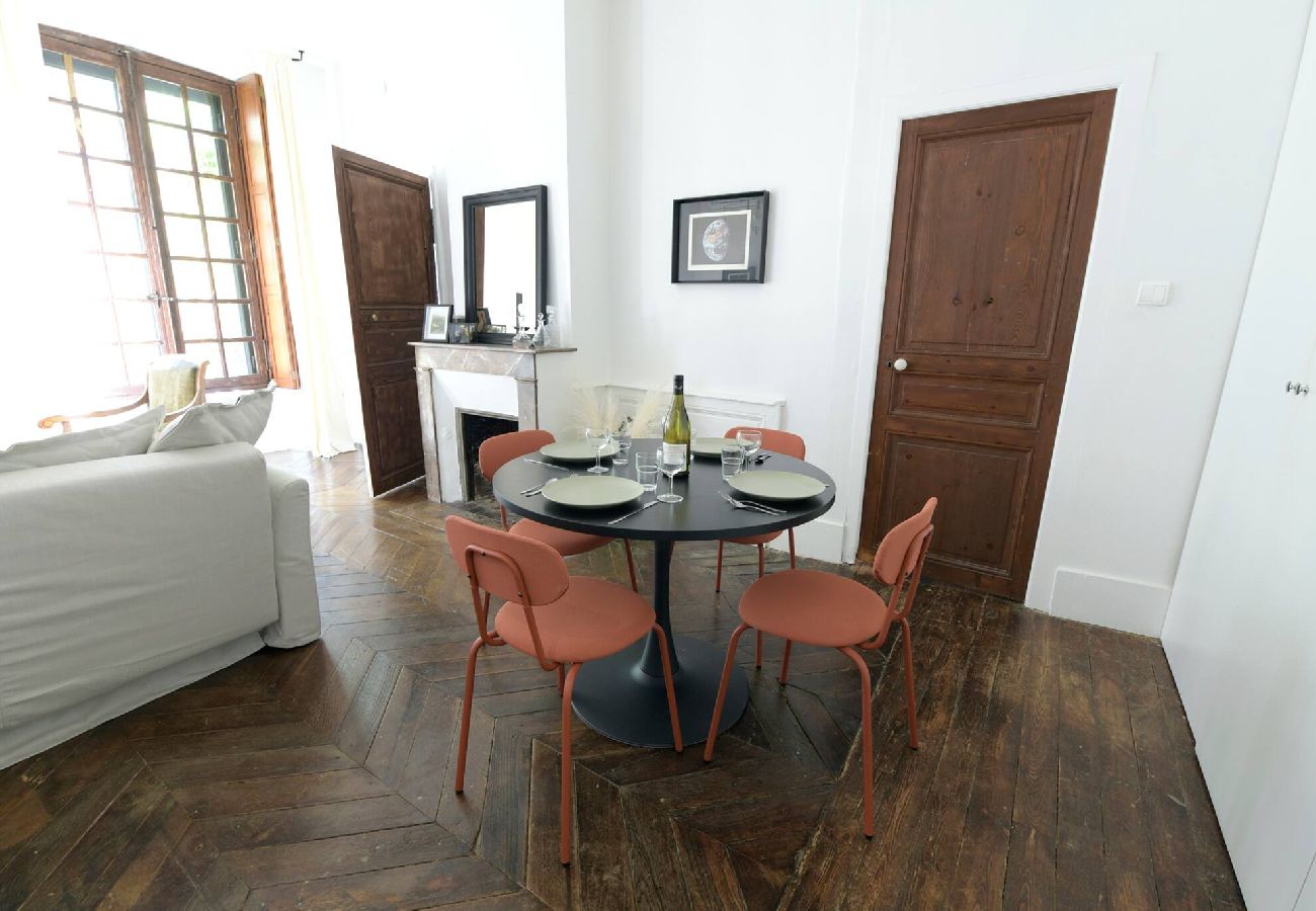 Appartement à Clermont-Ferrand - L'insolite - Appart 53m2, cosy & proche cathédrale