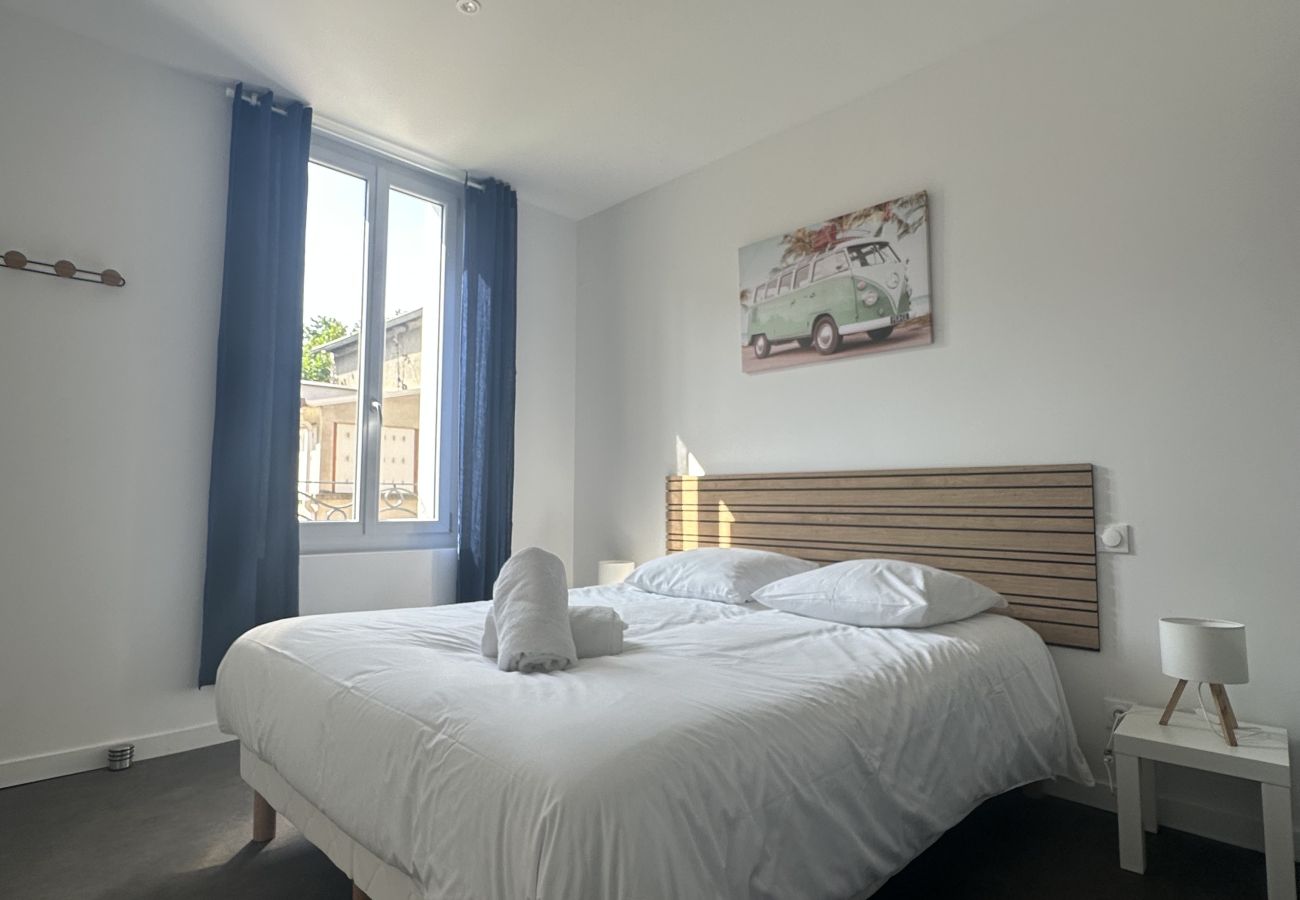 Appartement à Clermont-Ferrand - Curie - Appart neuf Clim & Parking avec extérieur