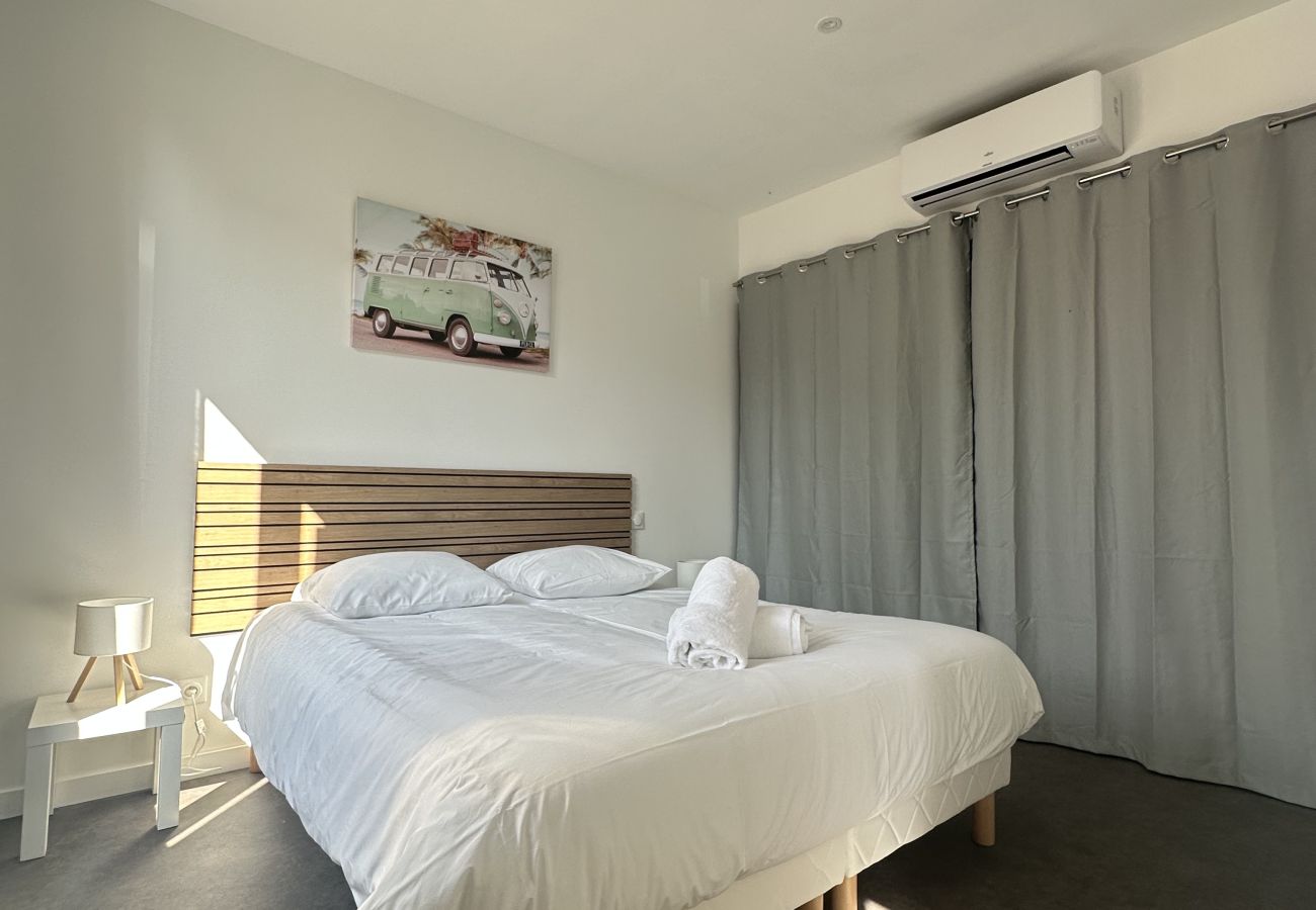 Appartement à Clermont-Ferrand - Curie - Appart neuf Clim & Parking avec extérieur