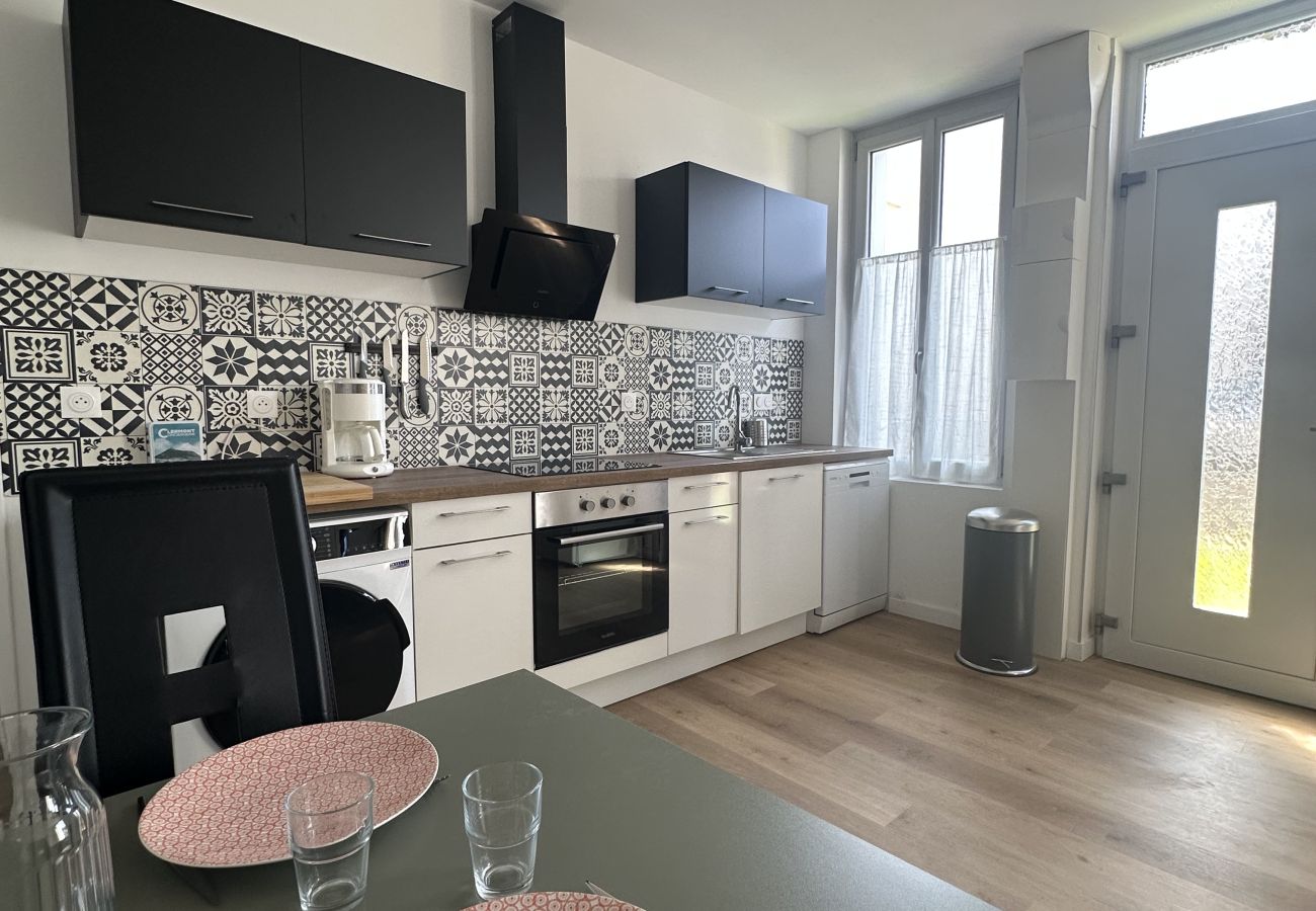 Appartement à Clermont-Ferrand - Curie - Appart neuf Clim & Parking avec extérieur