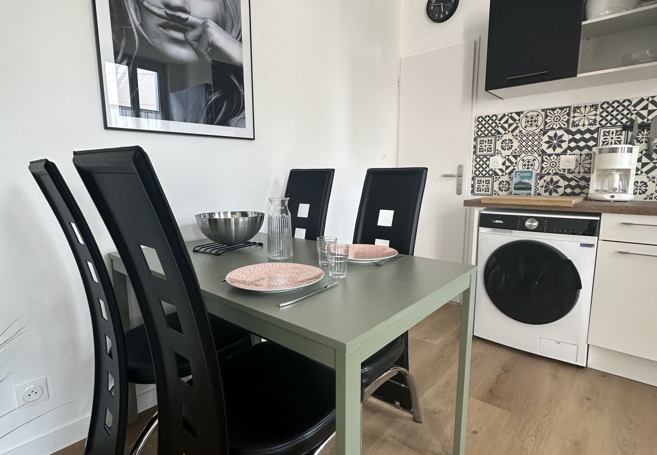 Appartement à Clermont-Ferrand - Curie - Appart neuf Clim & Parking avec extérieur