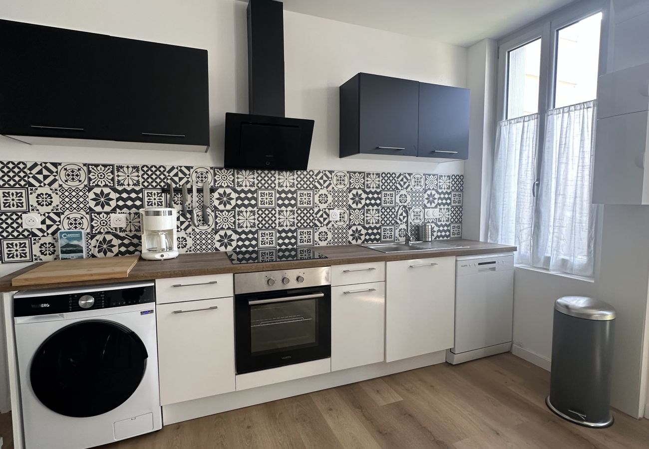 Appartement à Clermont-Ferrand - Curie - Appart neuf Clim & Parking avec extérieur