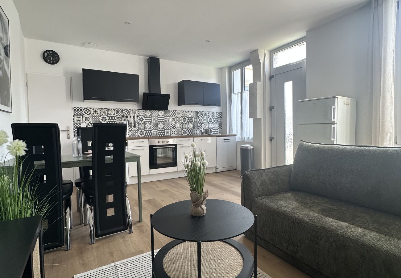 Appartement à Clermont-Ferrand - Curie - Appart neuf Clim & Parking avec extérieur