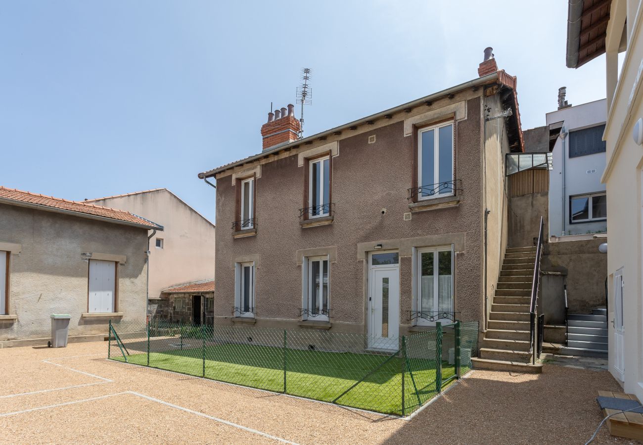 Appartement à Clermont-Ferrand - Curie - Appart neuf Clim & Parking avec extérieur