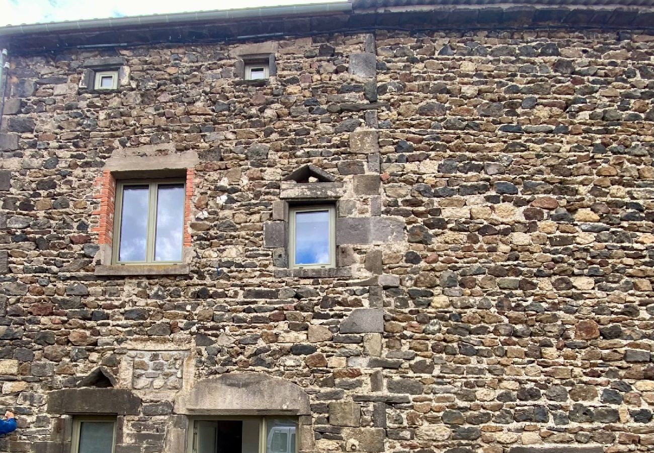 Maison à Chanat-la-Mouteyre - Chanat - Gîte au calme avec lits queen size 