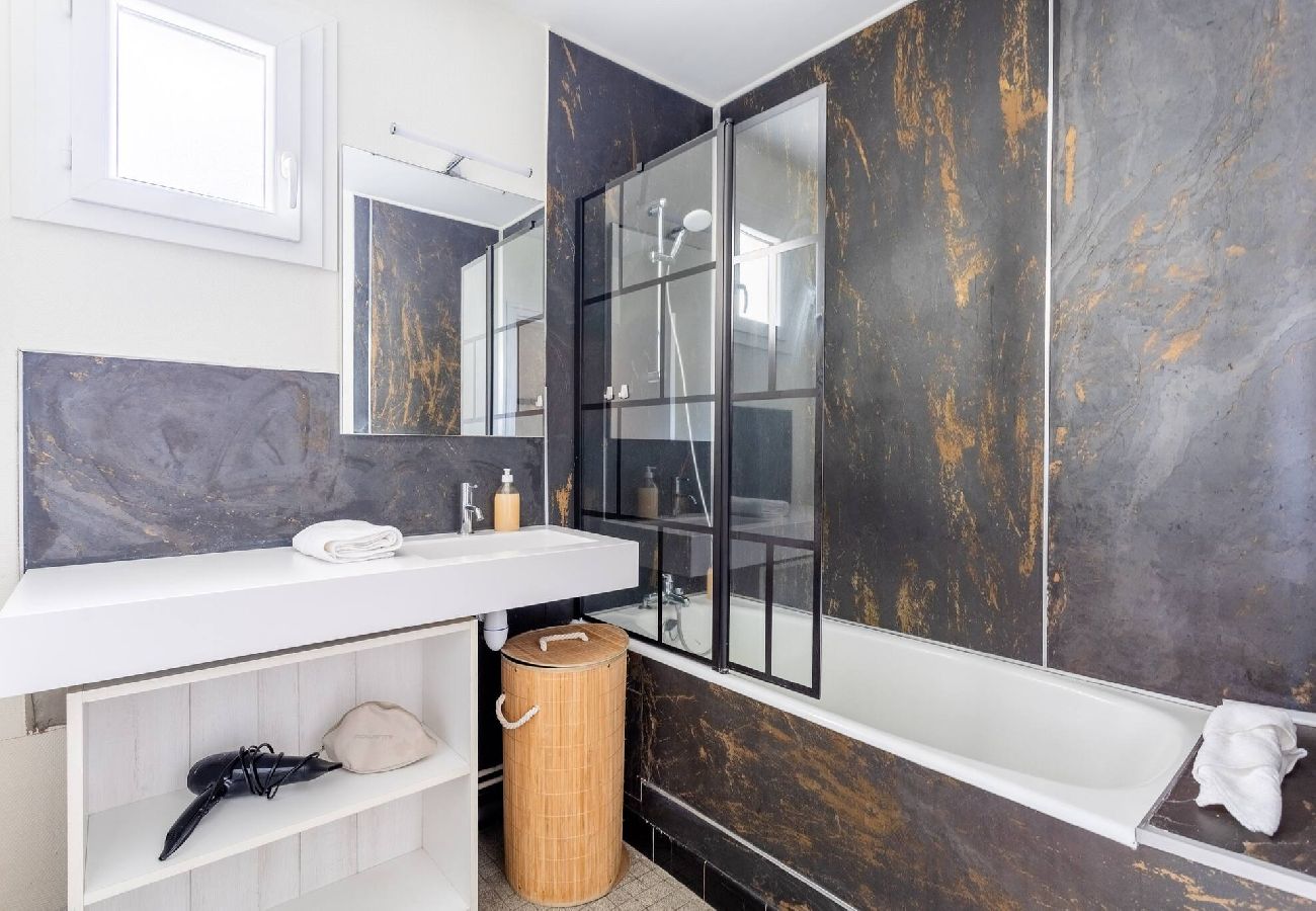 Appartement à Chamalières - Jean Jaures - Appart Moderne avec Balcon & Parking