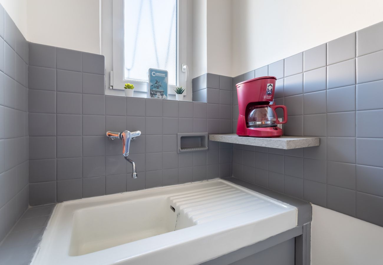 Appartement à Clermont-Ferrand - Bruyant rdc calme Clermont • 3 pers • Proche tram
