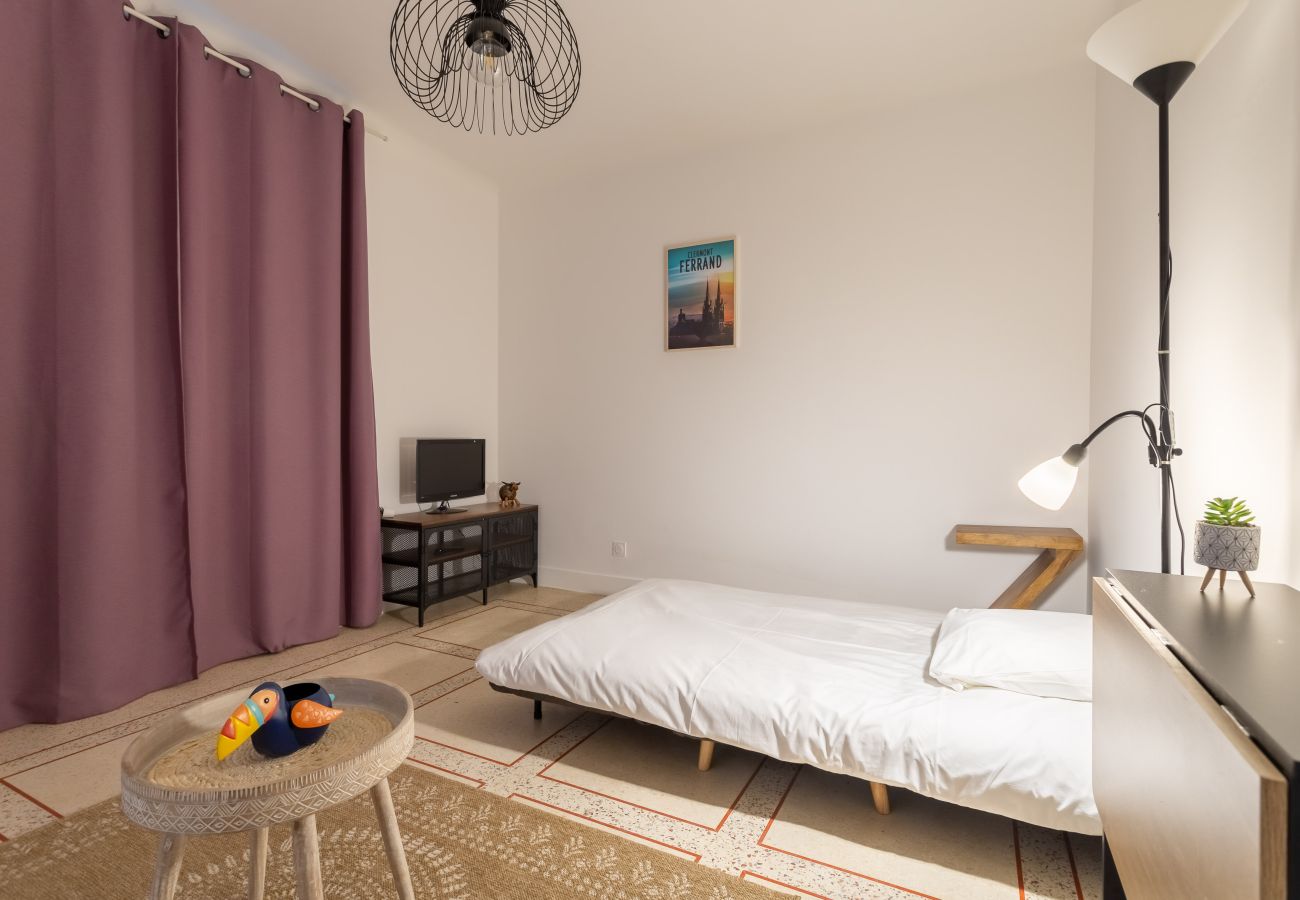 Appartement à Clermont-Ferrand - Bruyant rdc calme Clermont • 3 pers • Proche tram