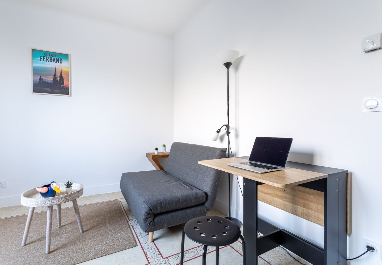 Appartement à Clermont-Ferrand - Bruyant rdc calme Clermont • 3 pers • Proche tram