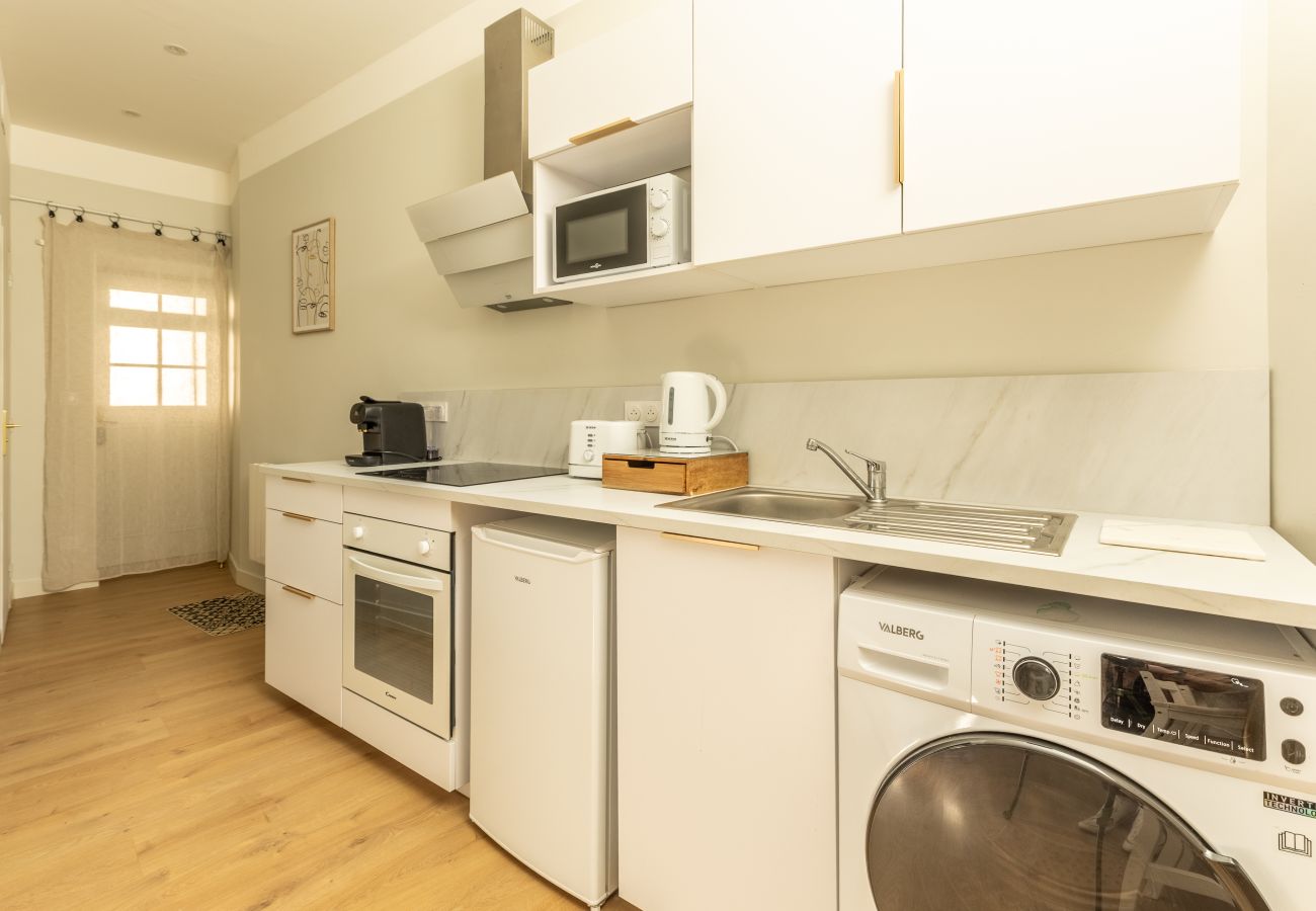 cuisine équipée avec lave linge et électroménager appartement Riom proche Clermont-Ferrand
