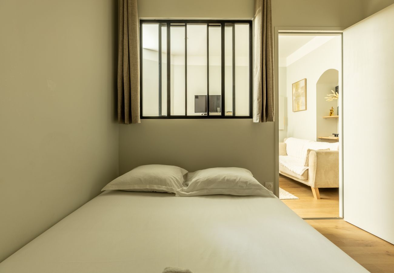 chambre avec ouverture sur salon appartement Riom proche Clermont-Ferrand location courte durée