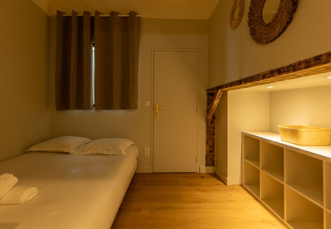 chambre cosy avec rangements lit double Riom proche Clermont-Ferrand